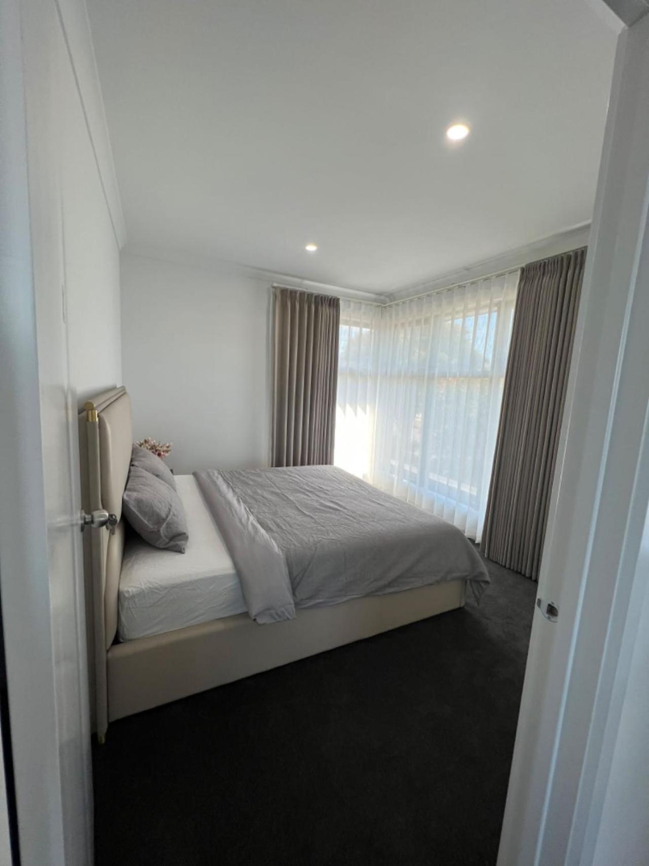 Elegant Private Rooms In Doncaster East Exterior photo